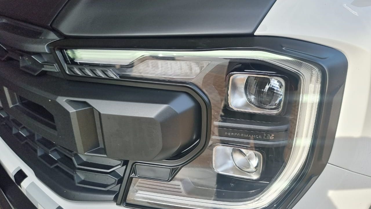 RANGER NEXT Bonnet guard Ford Ranger / Everest 2023- (Stick On)