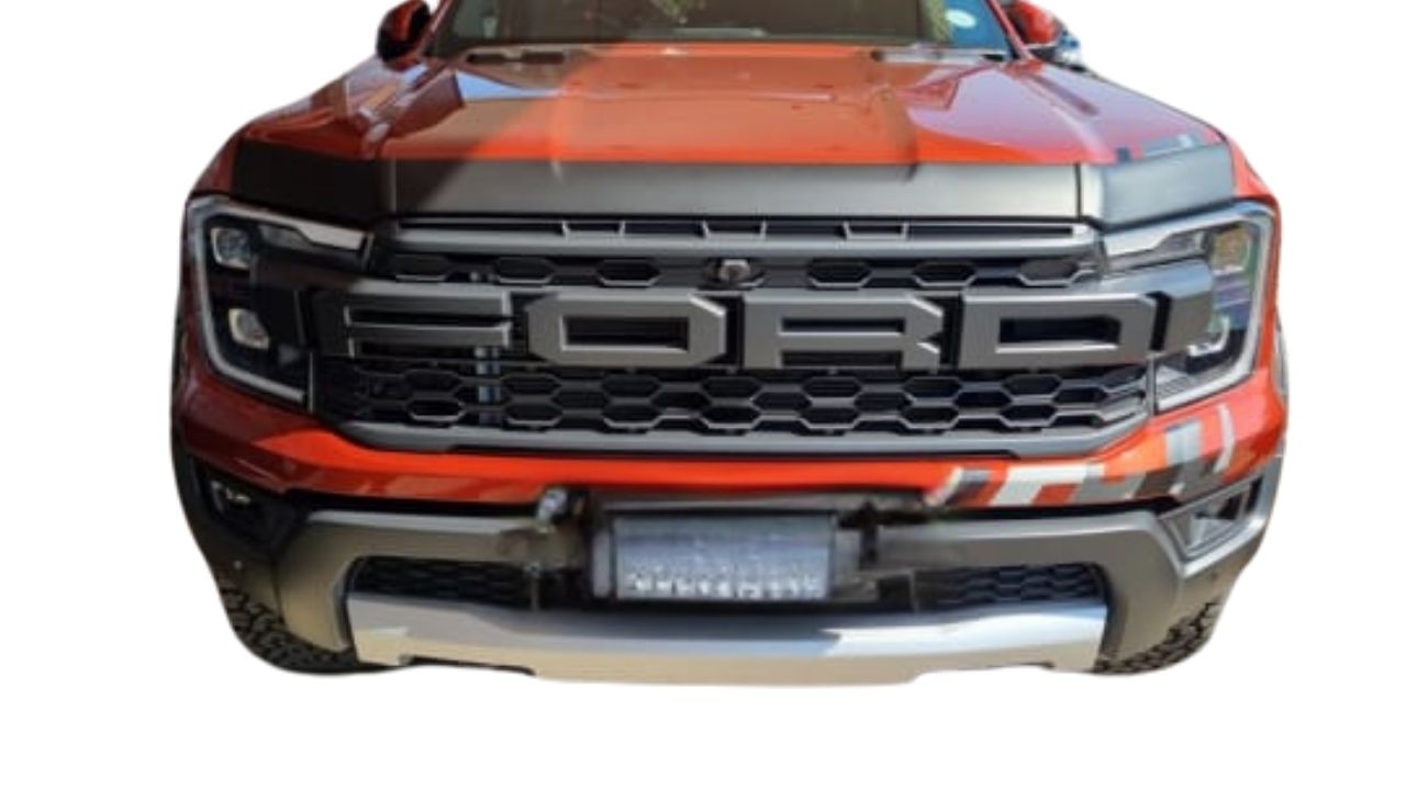 RANGER NEXT Bonnet guard Ford Ranger / Everest 2023- (Stick On)
