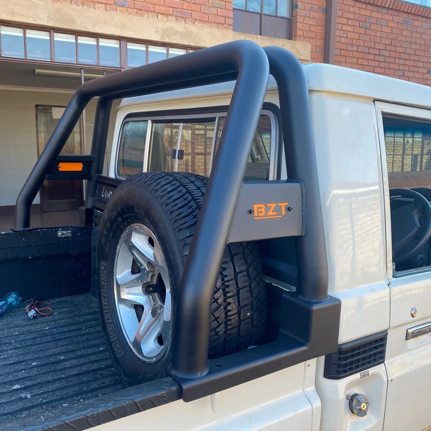 Toyota Land Cruiser 79 BZT Roll Bar