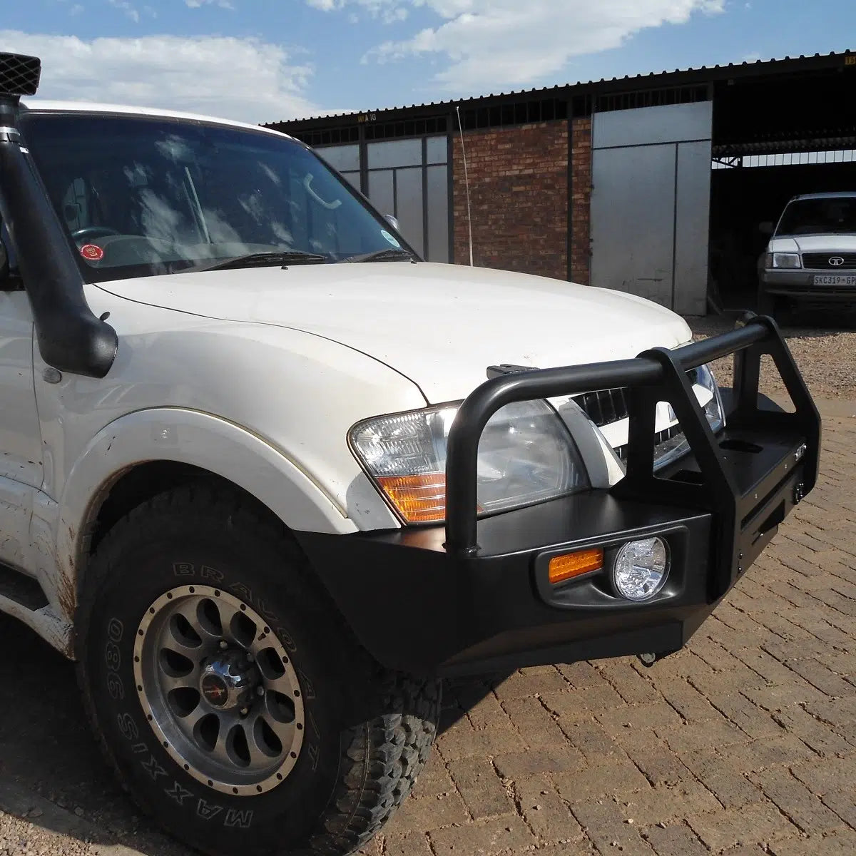 Mitsubishi Pajero Gen 3 2000 – 2004 BZT Front Bumper